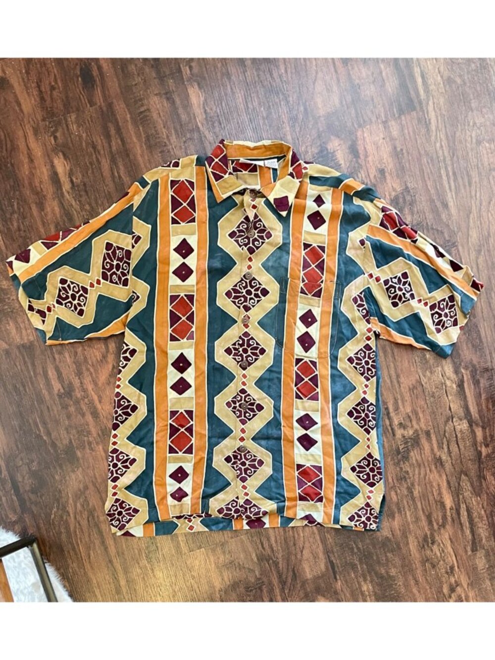 Hilo Hattie Vibrant Colorful Hawaiian Print Shirt Men's Size Small